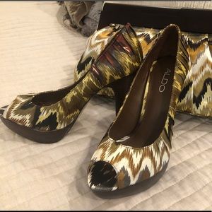 Aldo flame stitch heels size 38B, matching purse